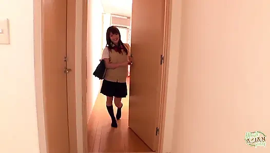 Başka bir süper tatlı ve seksi kız parmaklamada çok eğlendi