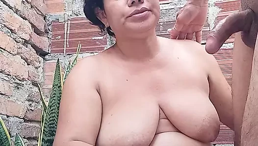 36 ateşli kız arkadaş döl ve derin gırtlak tatmayı ve sonra fışkırtarak anal seks sırasında götüne sokmayı seviyor