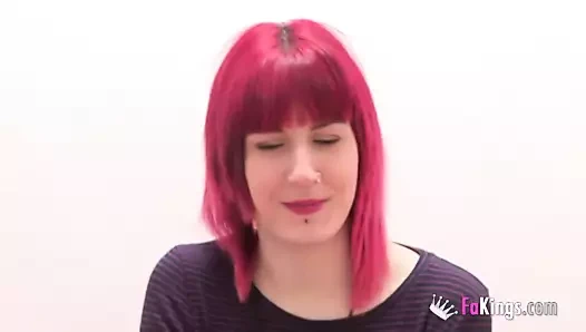 18 yaşındaki emily porno çekmeye karar verdi