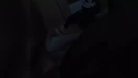 Siyah götünü dilliyor