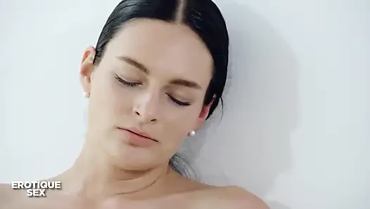 Mükemmel Kız Arkadaş Leanne Lace Büyük Yaraklı Sevgilisi Tarafından Masaj Yapıyor Ve Sikiliyor