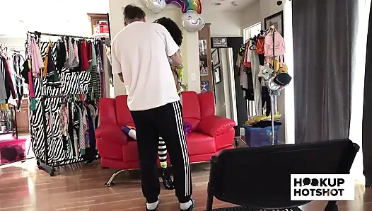 Bts - düzgün vücutlu hatun Ariana sahne arkasında azdırılıyor ve soyunuyor!