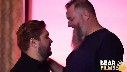 Bearfilms Kıllı Ayılar Alezgi Cage ve Tony Marks prezervatifsiz