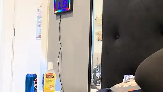 Kadın kılıklı oyun ve boşalma