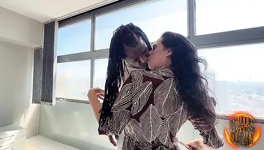 Mercy olmadan Brezilyalı düzgün vücutlu iri güzel kadın orta yaşlı seksi kadın fragman