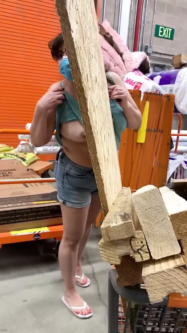 Ev deposunda yanıp sönüyor