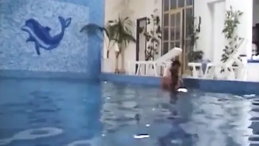 Vahşi çamur güreşi sert yatak odasında sekse dönüşüyor