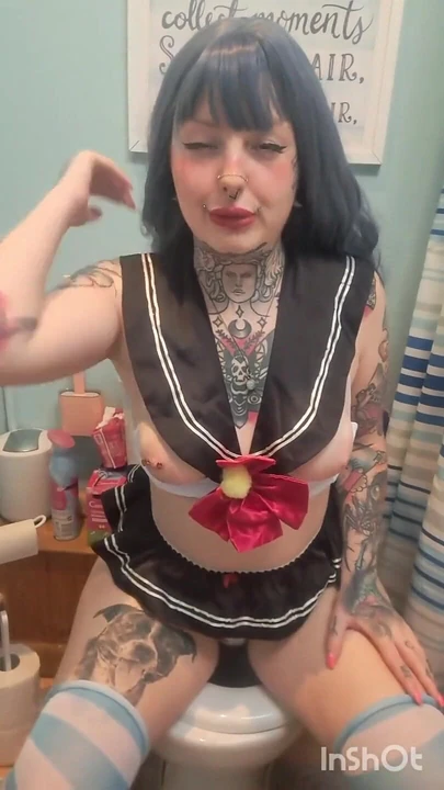 Süper sevimli hatun kendine işiyor