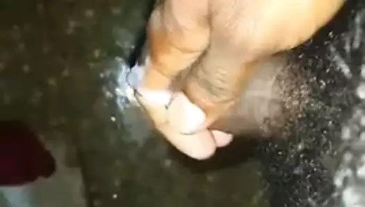 Polis cumload içinde banyo