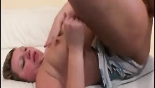 İri Güzel Sürtükler Vahşi açık Havada Seks Ve Derin Sakso Çekiyor