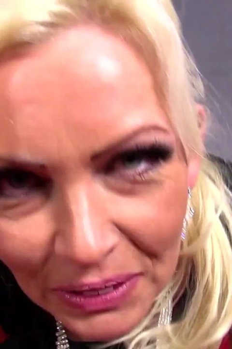 Çılgın Kız Arkadaş Vahşi Çifte Penetrasyonla Eve Sikişiyor