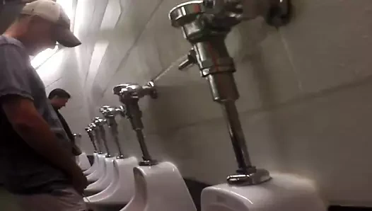 Espiando veya maço mijando