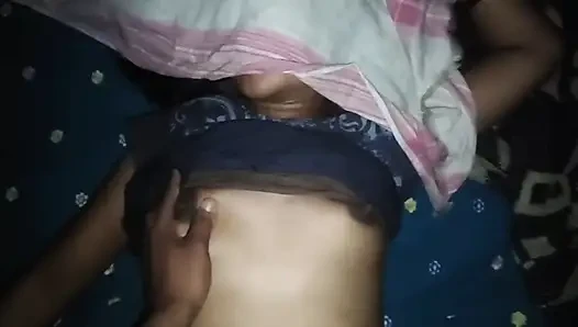 Bugün Anjali Yenge'nin götünü salonun içinde bıraktım