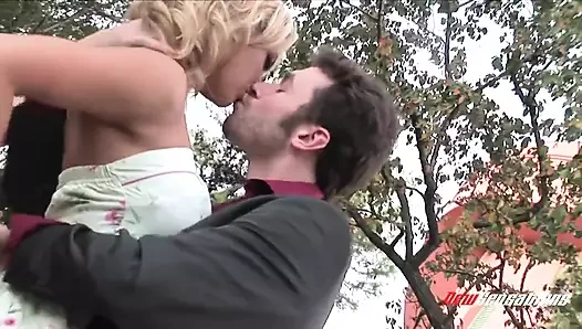 Ashlynn brooke - ashlynn üniversiteye gidiyor bölüm 1