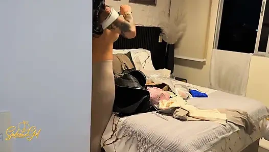 MILF - Seksi üvey annem beni gözetlerken yakaladı ve bana gerçek bir seks dersi verdi