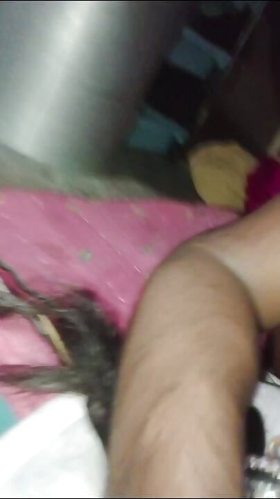 Desi bhabhi ko land munh mein dekhkar chut faadi