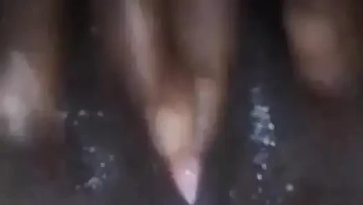 Amcığımla oynuyorum sulu düşüyor