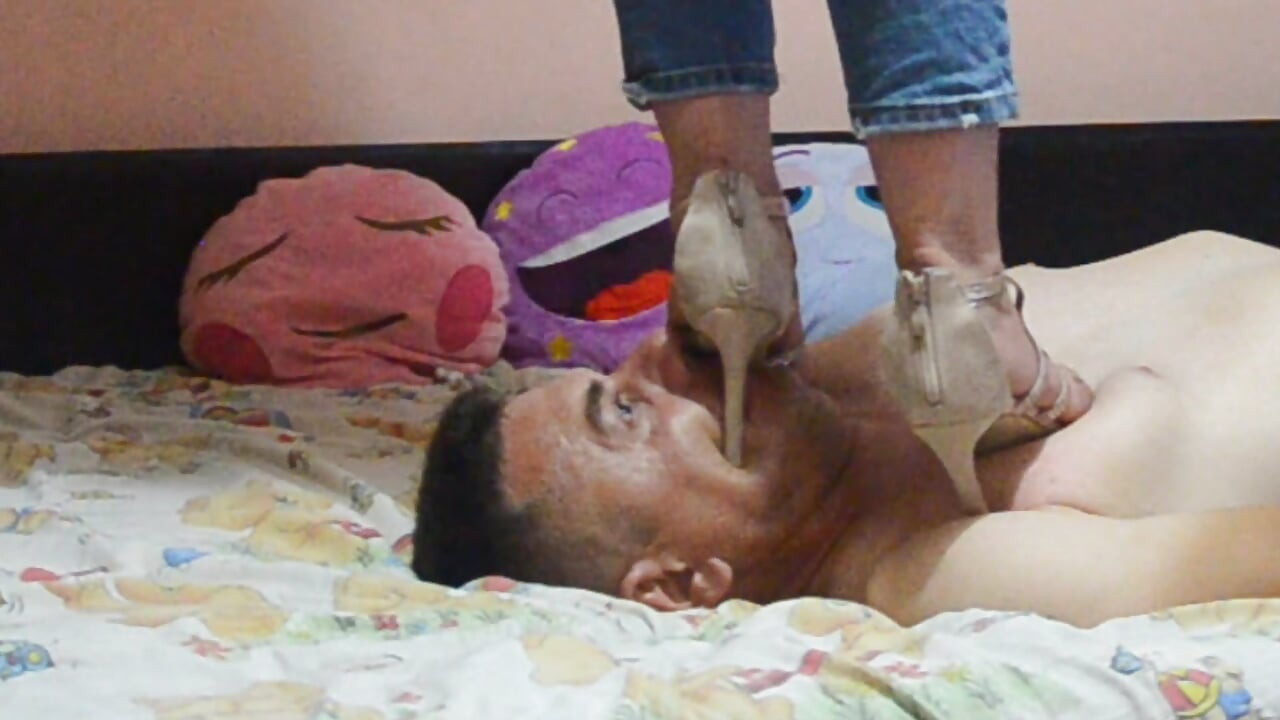 Yüzünde topuk