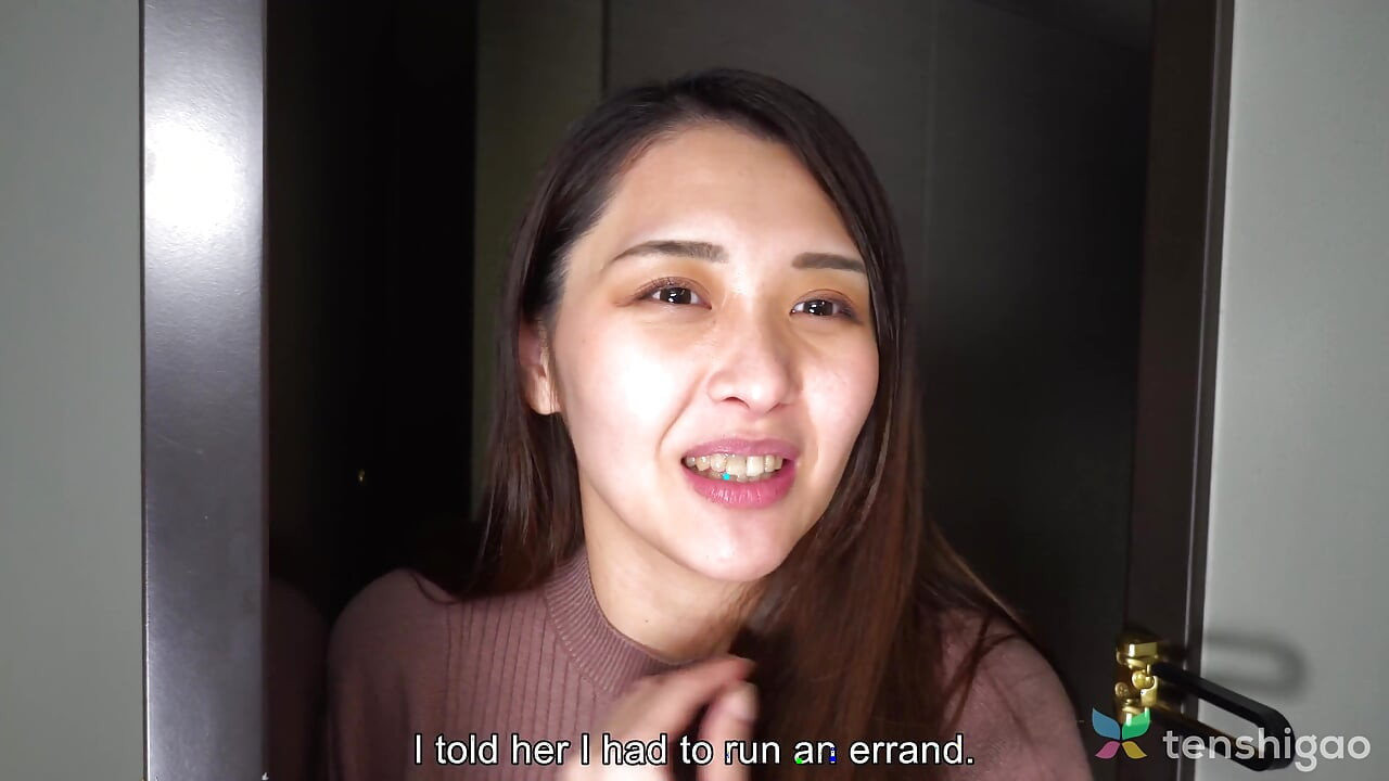 Mio Yoshikawa para sıkıntısı olduğu için sert sikiş için geri dönüyor