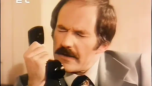 Dim İtalyan ışıklarının altında şehvetli sikişiyor