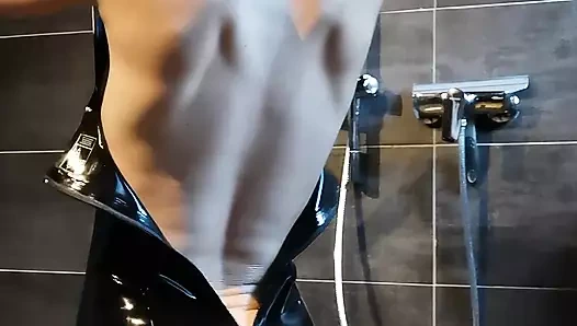 Bakış açısı lateks elbise duş striptiz