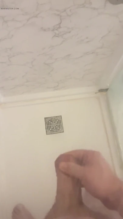 Emekli asker asker duşta yarağıyla oynuyor