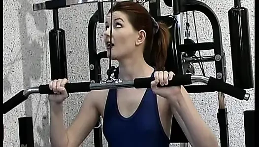 Fitness Alman bebek ateşli üçlü sekste sert sikiliyor