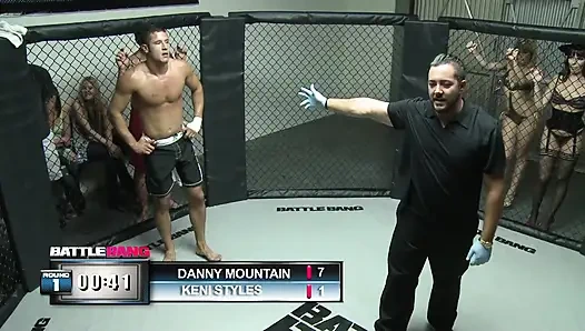 Azgın kaltak sikiş deliğinin güçlü ve şişmiş amcığı spermle dolu görünüyor