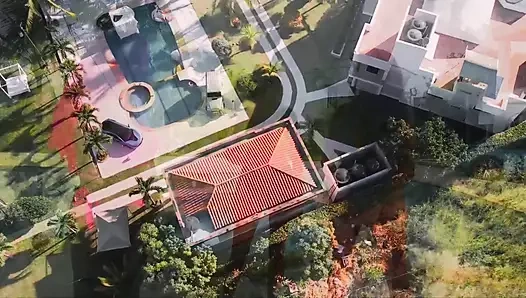 Boğazına kadar dildo yutuyor