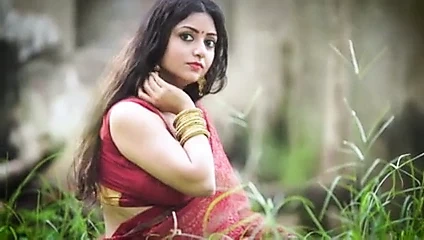 Sikilebilir Hint aunty rupashree içinde kırmızı sari dışında