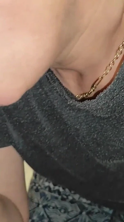 Эмоциональный момент из "Мачеха сосет член своего пасынка и глотает его вкусную сперму"