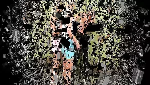 Sarışın sahibeler açık havada köleyi aşağılıyor