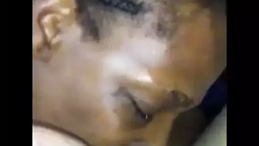 Çikolata sürtük tuvaleti seviyor