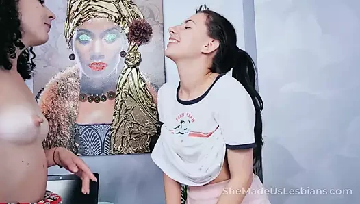 Bizi lezbiyen yaptı - tatlı kızlar dondurma ve amcıkları yaladı