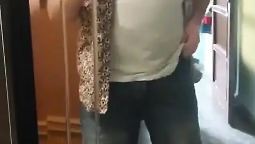 Bu büyük sikiş aynasının önünde mastürbasyona karşı koyamadım