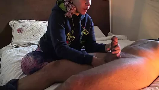 Evimizin Temizlikcisi Ayse Abla Evin Genci Erkegine Masturbasyon Yapiyor Turkish Cleaner