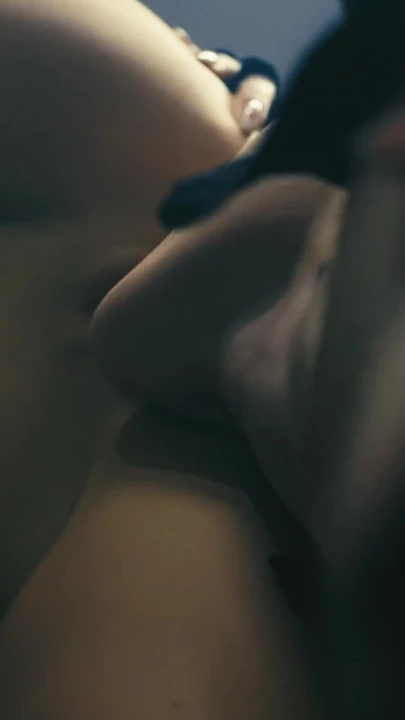Emma rosie futa gırtlağına kadar alıyor