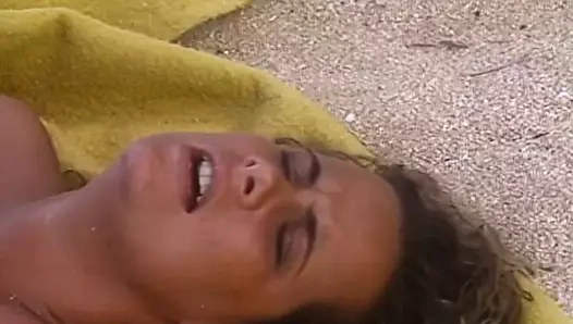 Hazine adasının kızları sahne 5