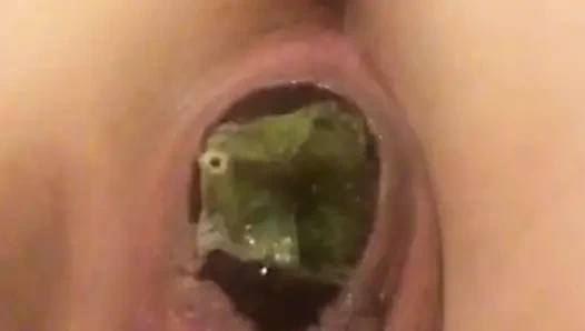 Islak amcık çok voluptuos patlıcan bırakıyor