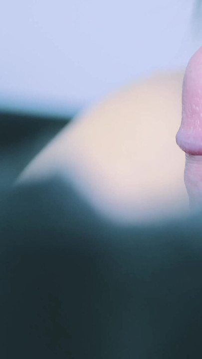En ateşli amatör orta yaşlı seksi kadın yarak emiyor | Klip 1