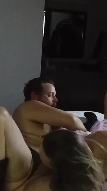 Незабываемый момент из "муж и жена просто развлекаются"