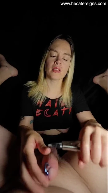 Ежемесячное проклятие: соблазнение клитора, электро, прерванный оргазм