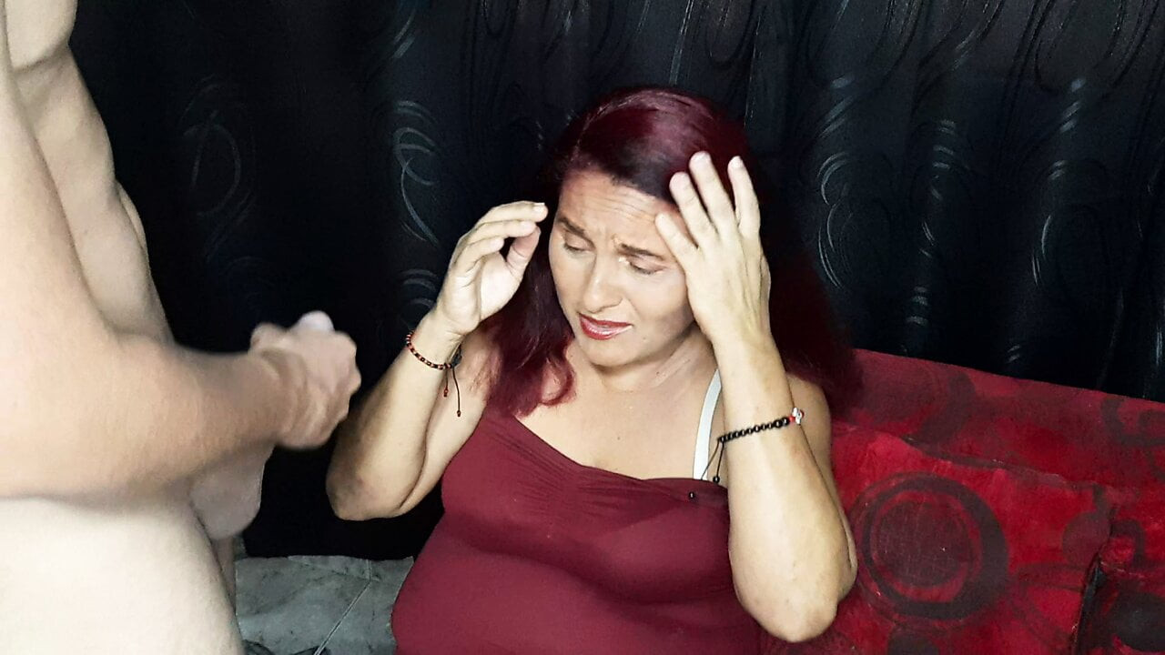 Üvey anneme horozumla sürpriz yapıyorum, emmeyi seviyor
