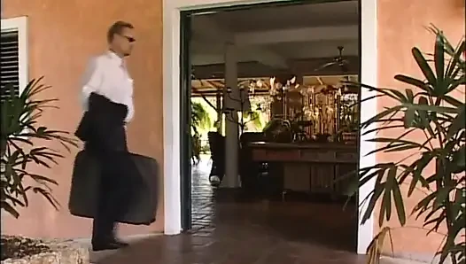Harika sarışın nymphos büyük yarağa biniyor ve tadını çıkarıyor