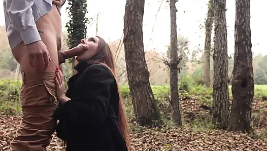 Polka Dot Etekli Hatun Ormanda Sert Sikiliyor