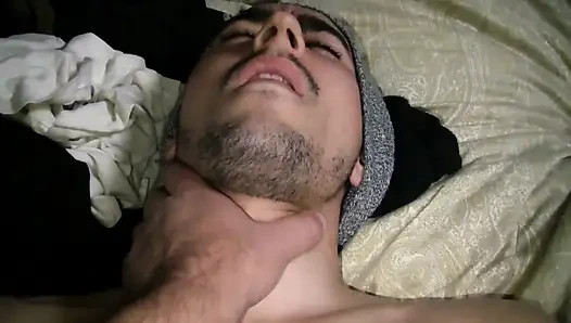 Hiçbir iyi yarak her iki ucuna da bolca boşalmaz