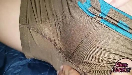 Xxx desi karımın yeğeni ziyarete geldiğinde amıyla oynamama izin veriyor yatağıma tırmanıyor