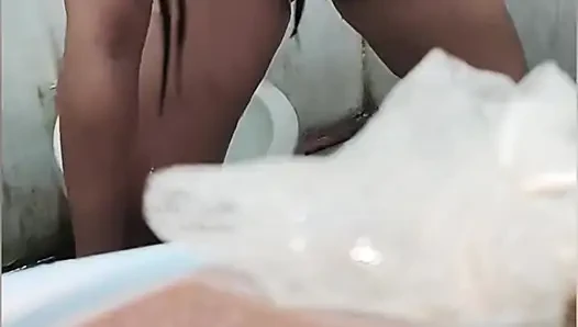 Nakikiligo nalang tirahin pa ako.