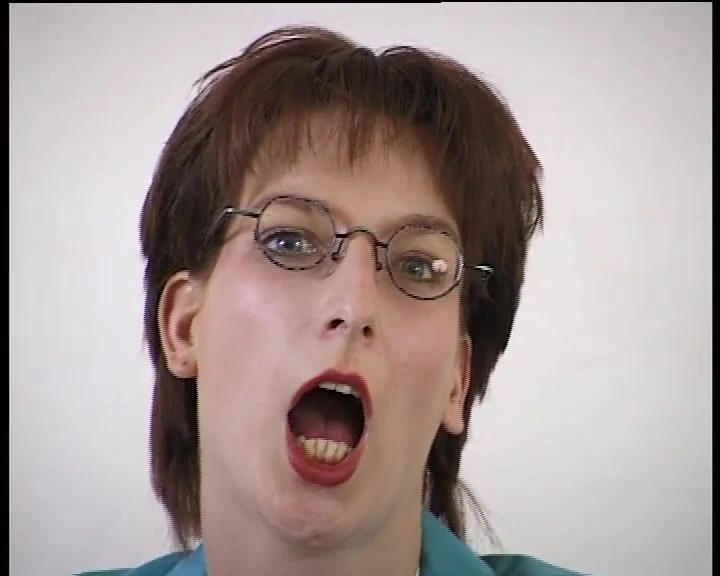 Lớn người phụ nữ đặt dày dildo trong cô ấy ướt lỗ