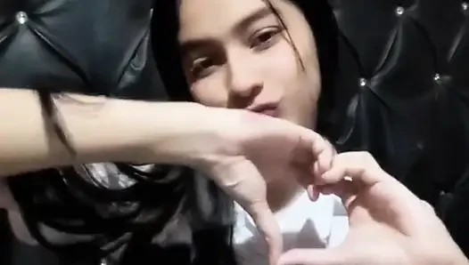 Üvey annenin vahşi döllenmesi yatak odasını sallıyor